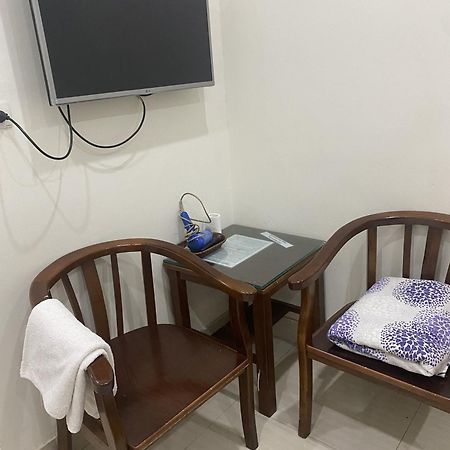 هانوي Nam Cuong Motel - Phong Don Co Cua So Thoang Mat Khep Kin - Thang May المظهر الخارجي الصورة
